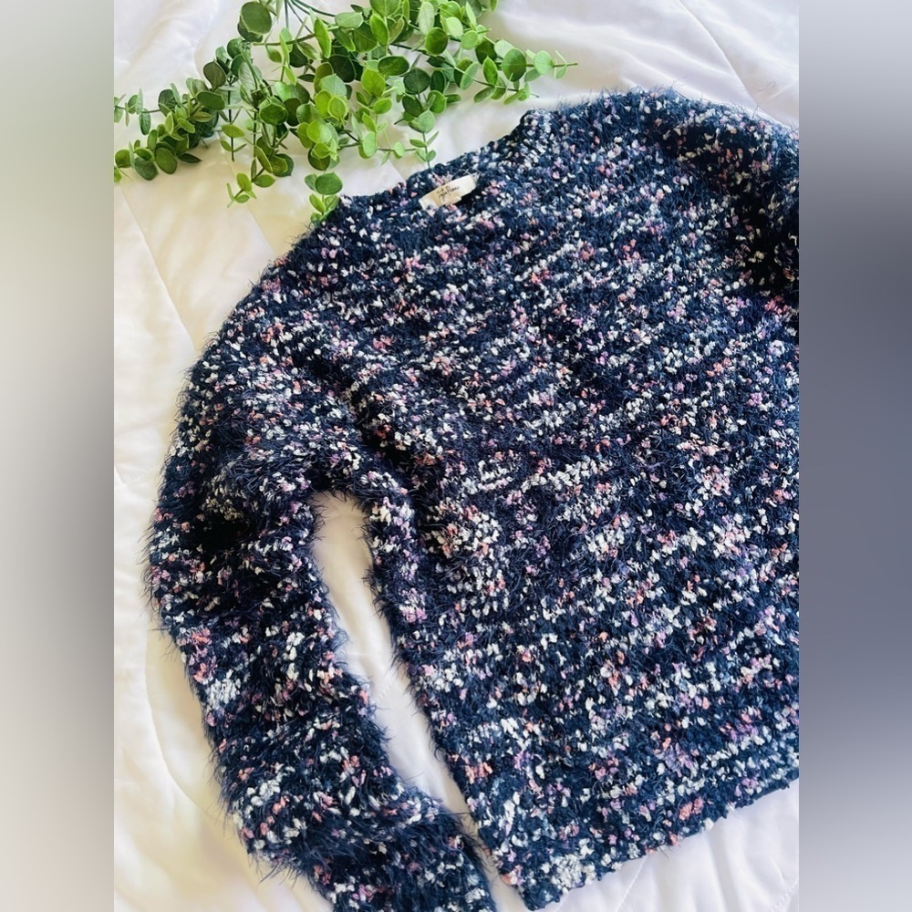 Super cute crew neck fuzzy multicolored sweater